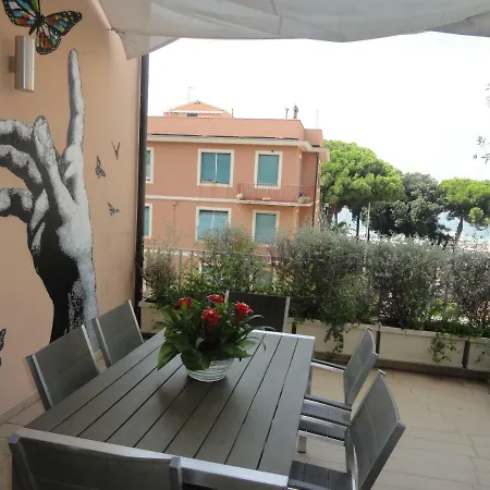 Sapore Di Mare Apartment *